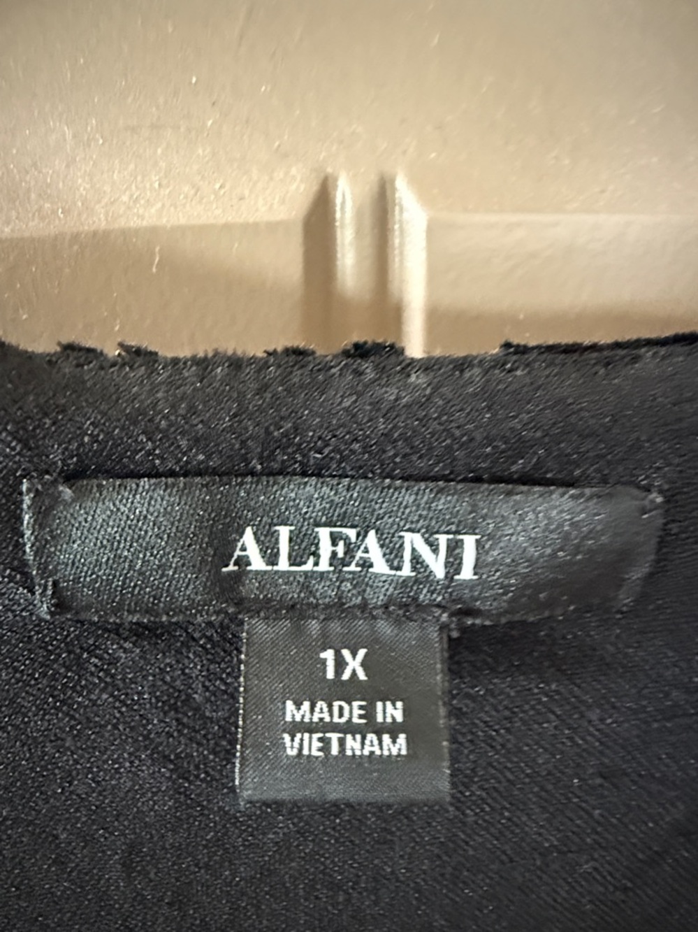 Alfani Black Women's Top 1X with Classic Label - Picture 3 of 3